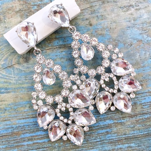 Cherryl’s Jewelry - NEW STOCK Dramatic Clear Chandelier Earrings Cherryl’s Jewelry - NEW STOCK Dramatic Clear Chandelier Earrings